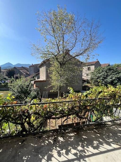 La Petite Ourse Maison De Village A Oust Bagian luar foto