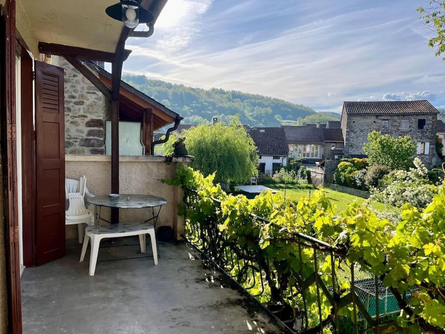 La Petite Ourse Maison De Village A Oust Bagian luar foto