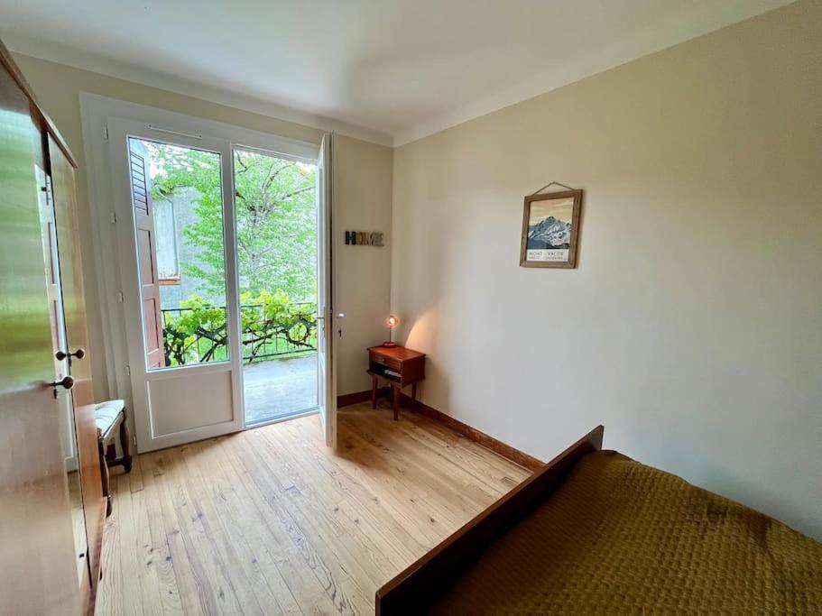 La Petite Ourse Maison De Village A Oust Bagian luar foto