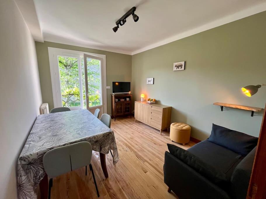 La Petite Ourse Maison De Village A Oust Bagian luar foto