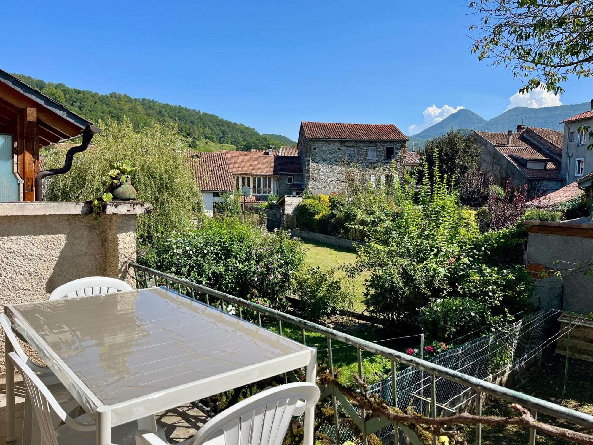 La Petite Ourse Maison De Village A Oust Bagian luar foto